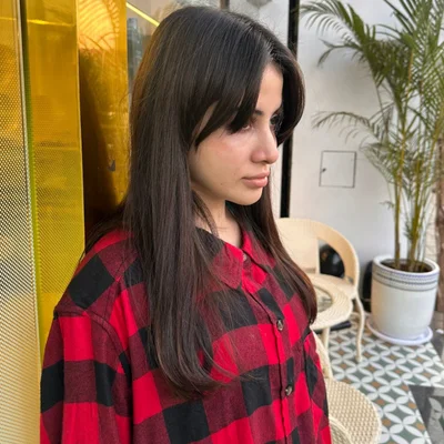 urfi javed take Hair Cut in Sams Salon India Juhu urfi javed take Hair Cut in Sams Salon India Juhu